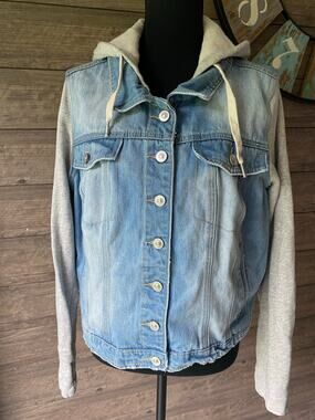 Maurices Hooded Denim Jacket Size 0 Fits Like a Large See Measurements